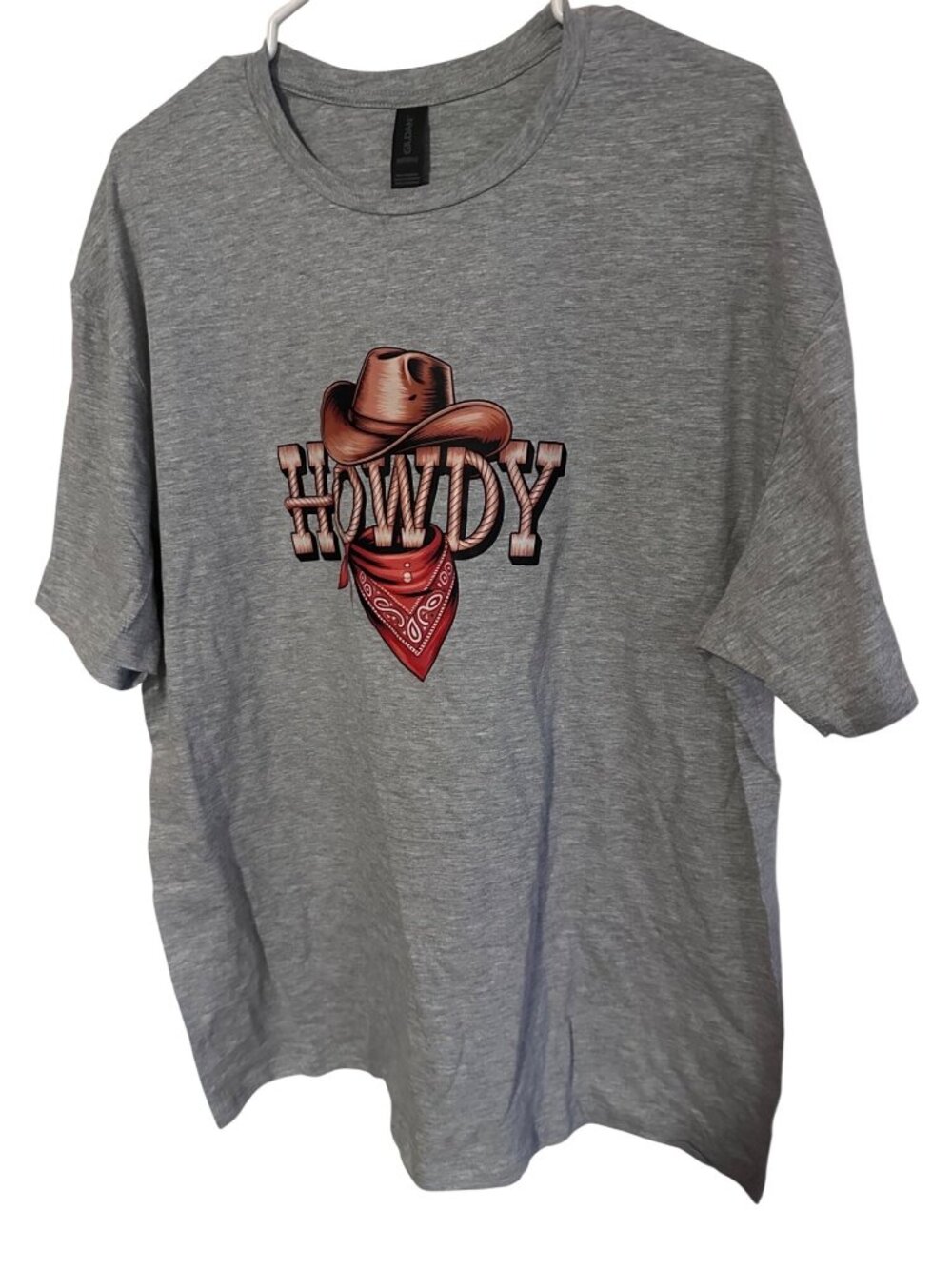 New graphic t-shirt on a Gildan tag Howdy size XL gray red and brown in color